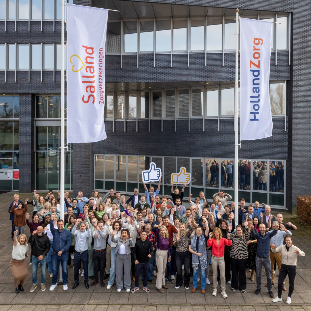 werknemers-salland-zorgverzekeraar-staan-voor-kantoor